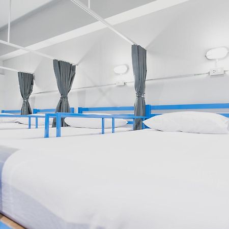 Loftel Station Hostel Бангкок Номер фото