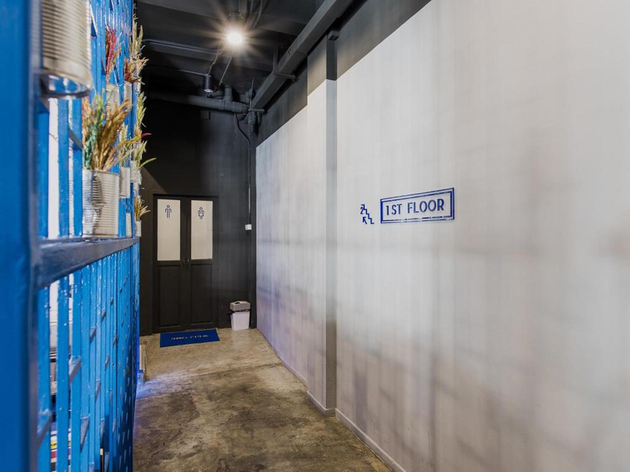 Loftel Station Hostel Бангкок Экстерьер фото