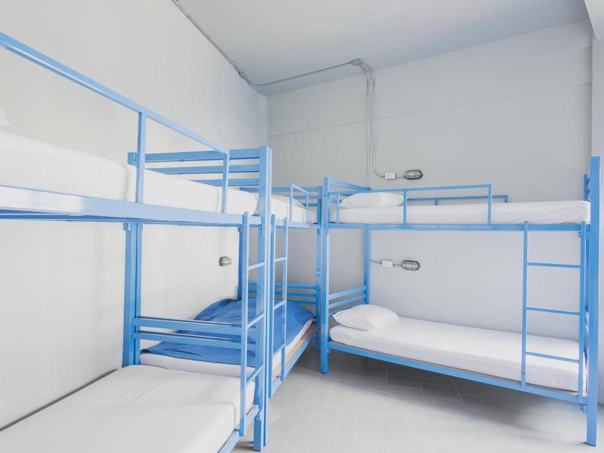 Loftel Station Hostel Бангкок Номер фото