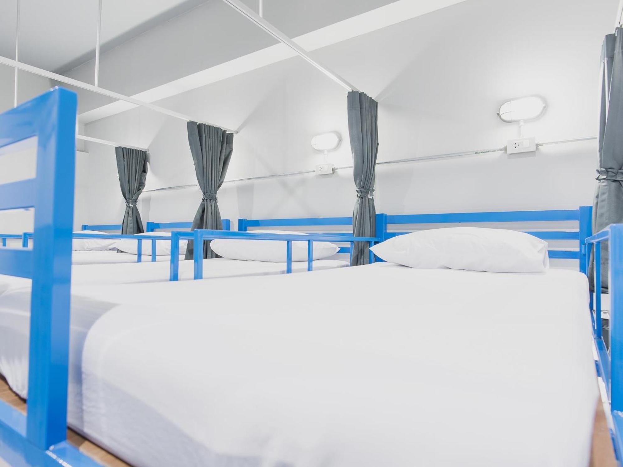 Loftel Station Hostel Бангкок Номер фото